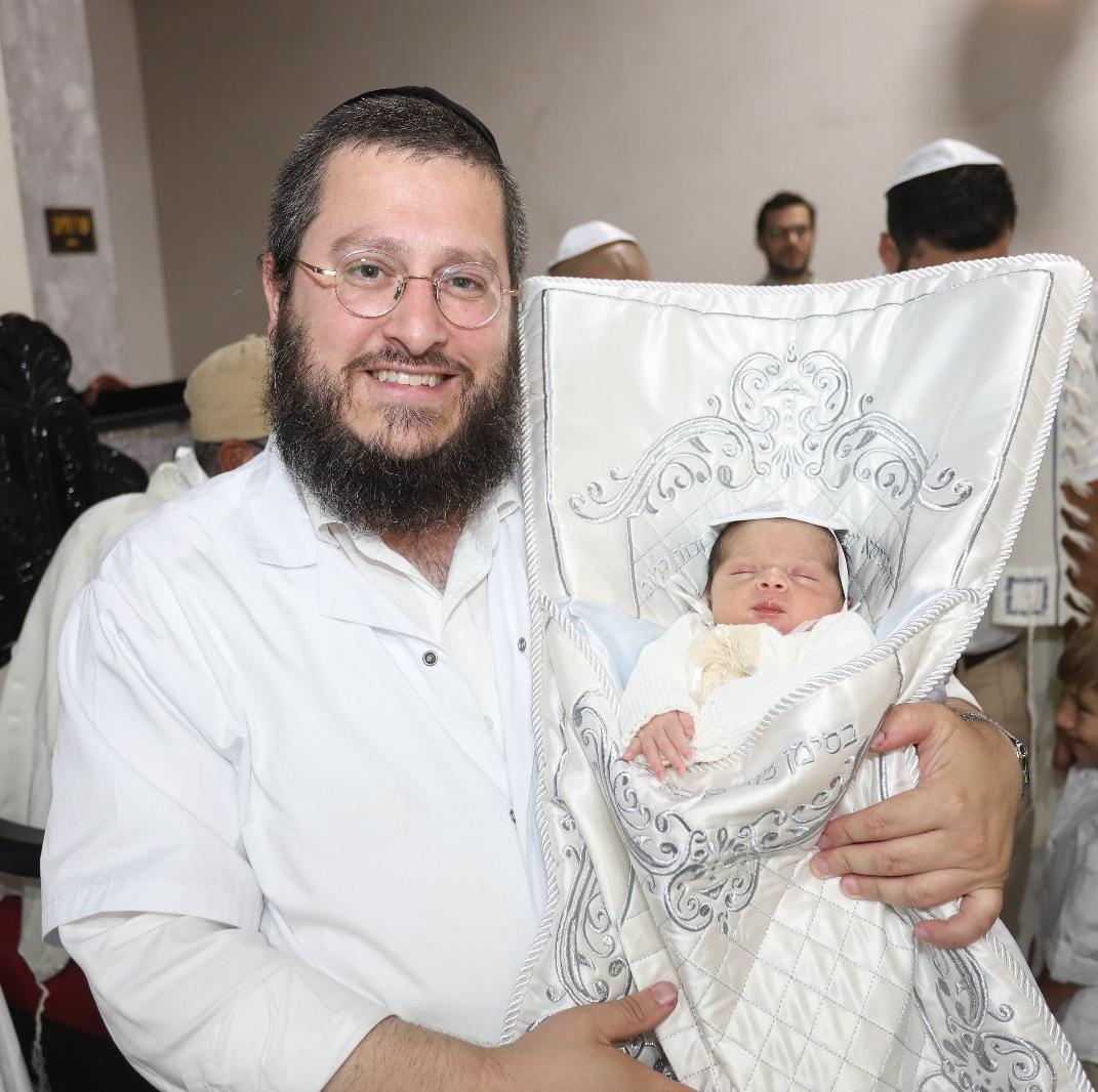 Medical Mohel, professional rabbi providing medical circumcision service